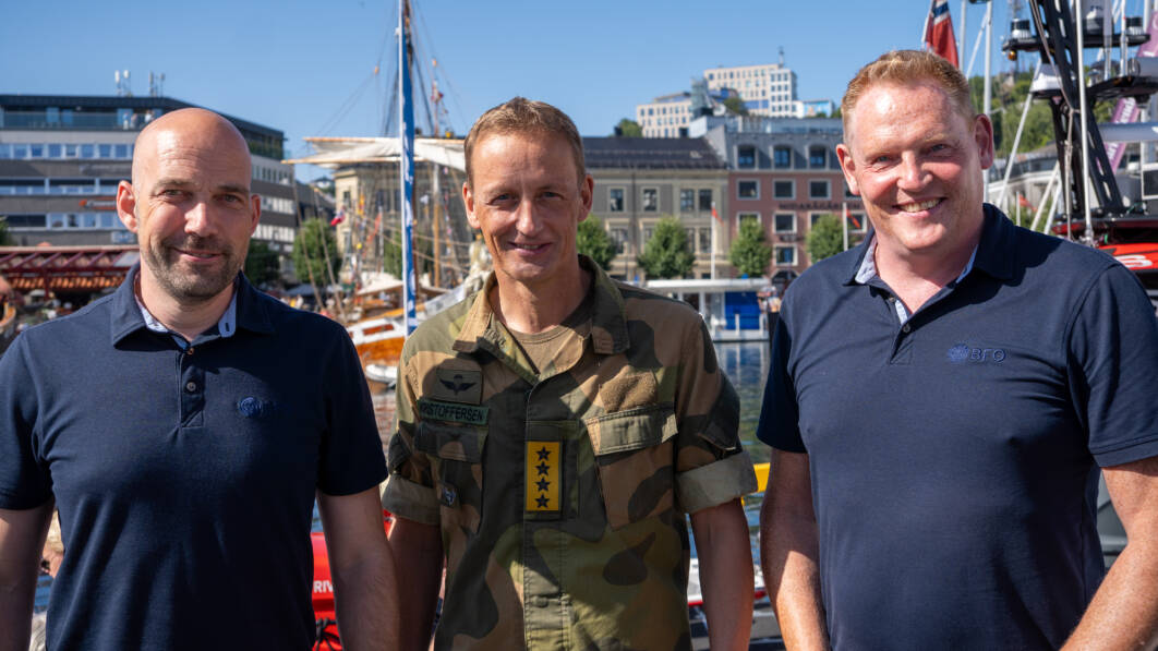 Forsvarssjef Eirik Kristoffersen var gjest i podkasten BFO Befaler. Her er han sammen med nestleder i BFO, Lars Ullensvang (t.v.) og leder Dag Stutlien.