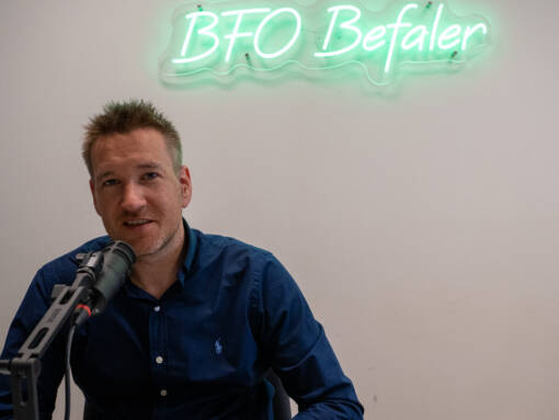 Kjetil Bragstad var gjest i podkasten BFO Befaler. Han er aktuell med boka såret i strid.