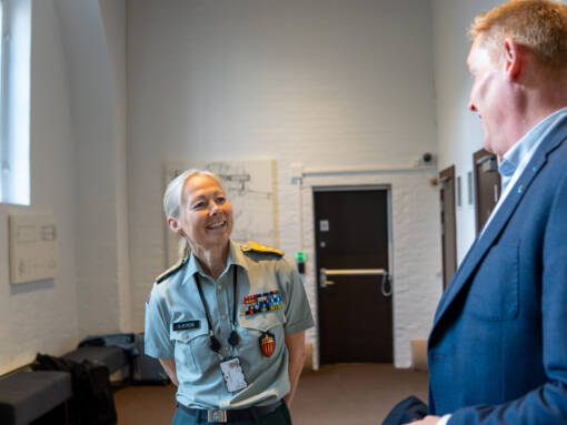 Sjef Forsvarsstaben Ingrid Gjerde holdt et foredrag under den nordiske konferansen der Befalets Fellesorganisasjon er vert. Her er hun sammen med leder av BFO Dag Stutlien.