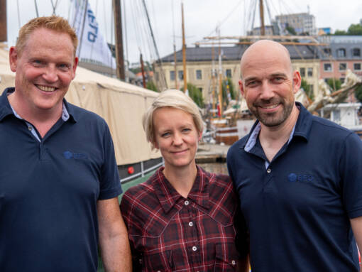 Stortingspolitiker Ingrid Fiskaa (SV) var første gjest i podkasten BFO befaler. Her er hun sammen med leder i BFO Dag Stutlien (t.v.) og nestleder Lars Ullensvang (Foto: Øyvind Førland Olsen/Offisersbladet).